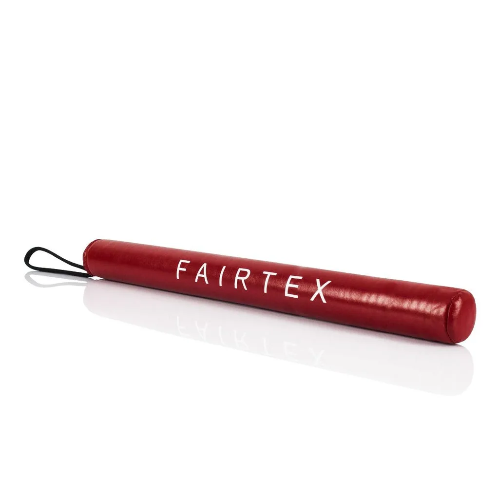 Червени боксови стикове Fairtex BXS1 на бял фон