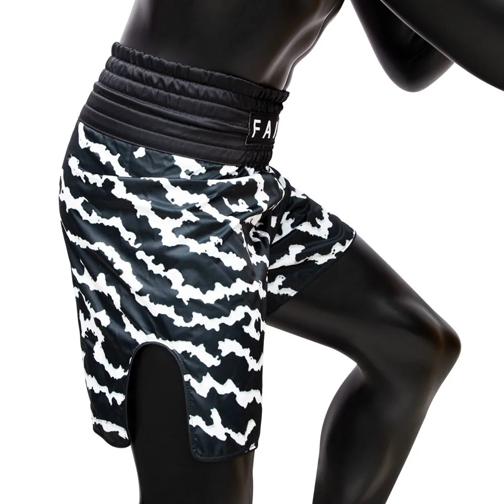 Fairtex Boxing Trunks Crack BT2004 Black/White – общ изглед, представящ шортите в опаковка с цип и закачалка
