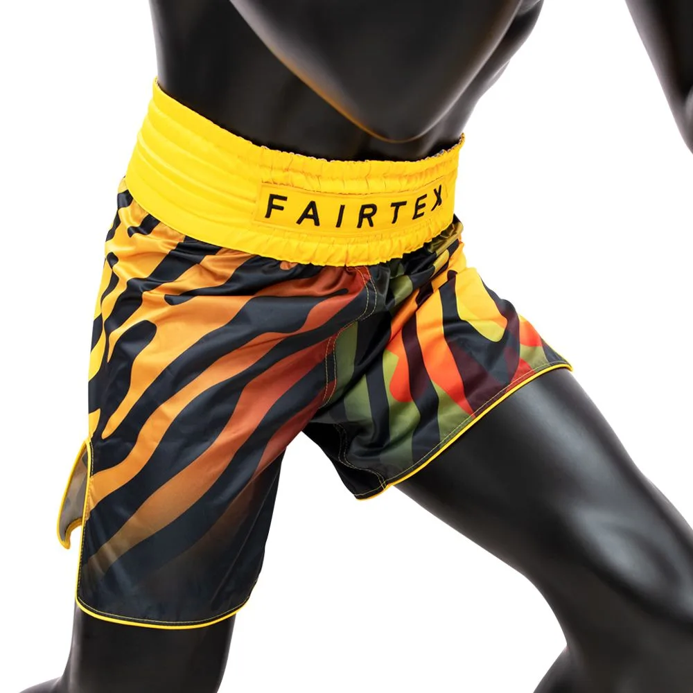 Заден изглед на шорти за муай тай Fairtex Tiger BT2002, показващ тигровите ивици