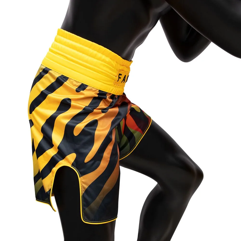Текстура и детайли на материята и кантовете на шортите Fairtex Tiger BT2002