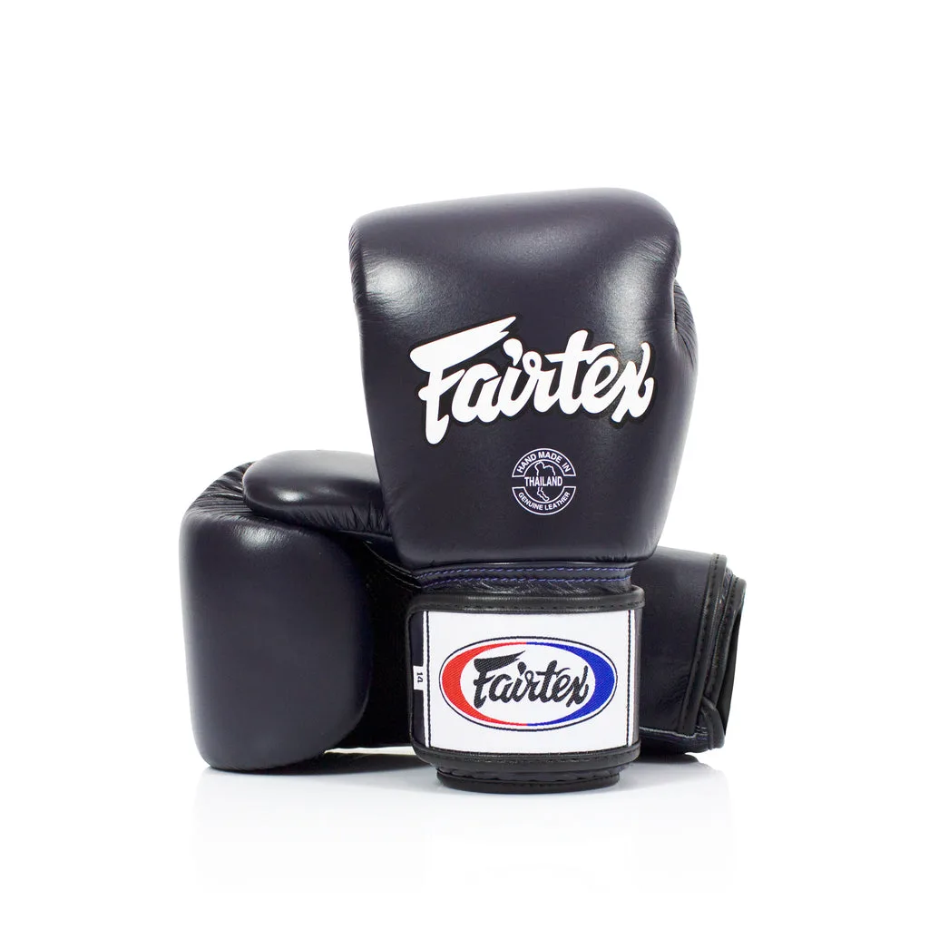 Сини дишащи универсални боксови ръкавици Fairtex BGV1, изработени от естествена кожа, с вентилационни отвори на дланта.