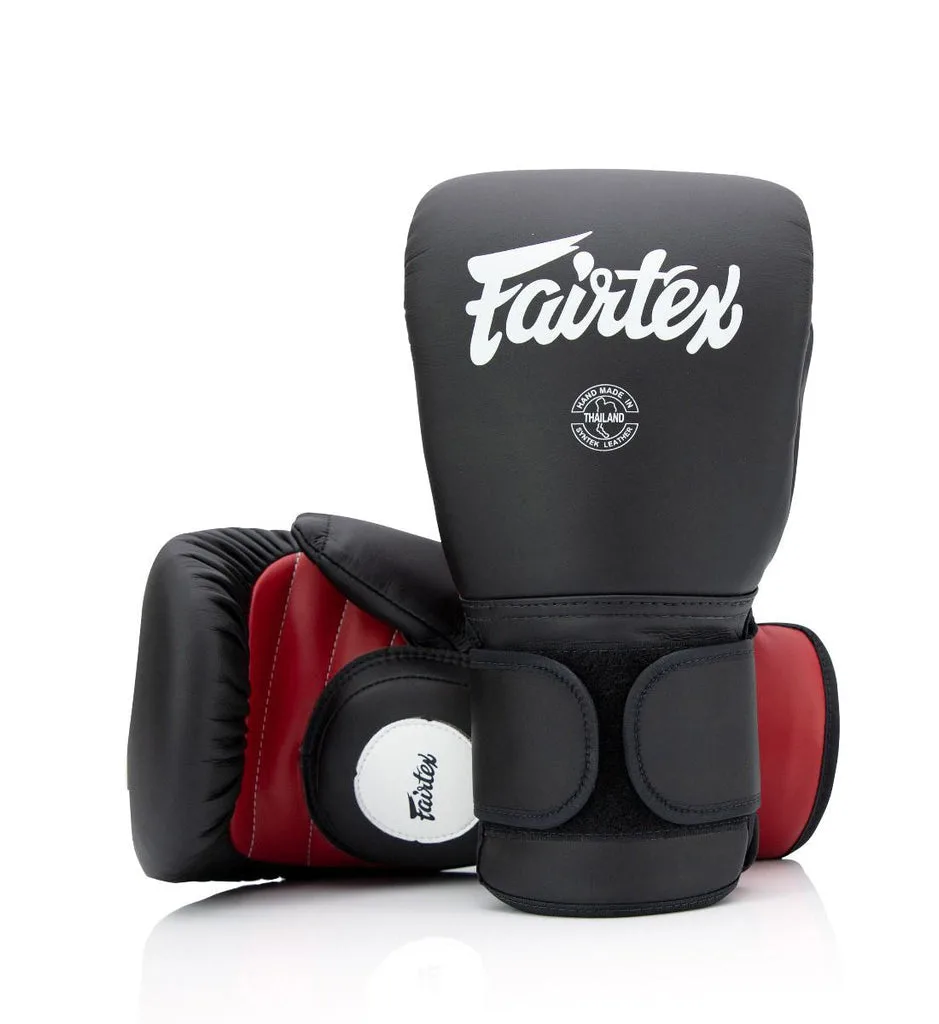 Fairtex Coach Sparring Gloves BGV13 в черно и червено, изглед отпред