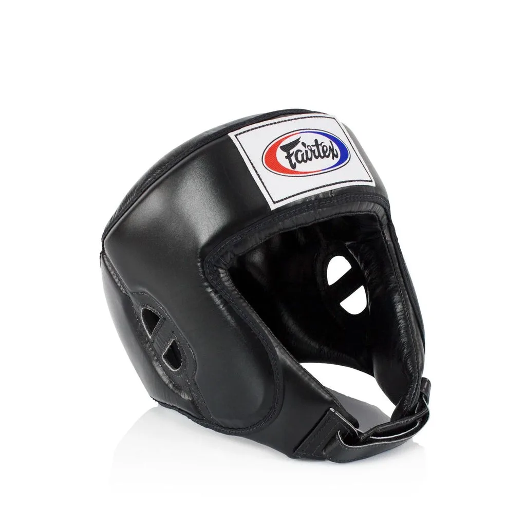 Черен протектор за глава Fairtex Competition Headguard HG9, показан отпред, с ясно видими зони за защита на челото, страни и уши, и логото на Fairtex.