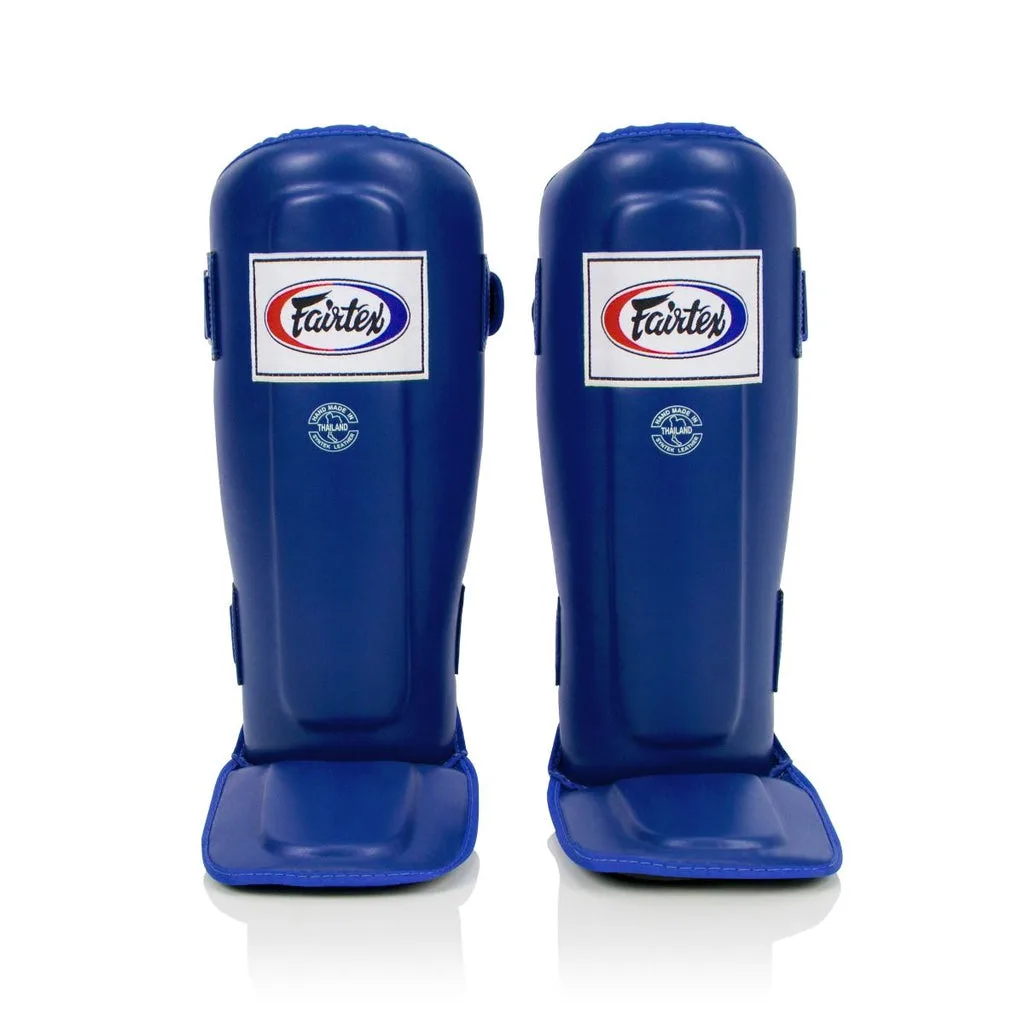 Сини протектори за крака Fairtex Contoured Shin Guards SP3, показани отпред