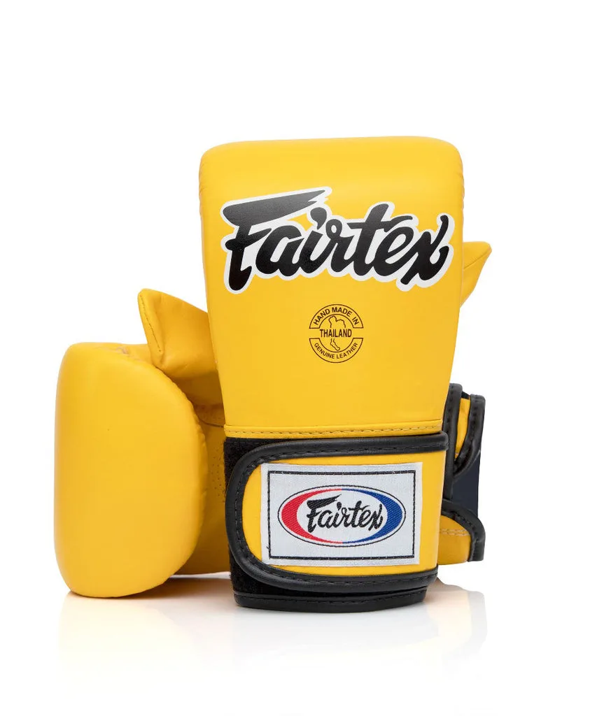 Жълти боксови ръкавици Fairtex Cross-Trainer TGT7, показани отпред, с ясно видими лога на Fairtex и детайли на дизайна.