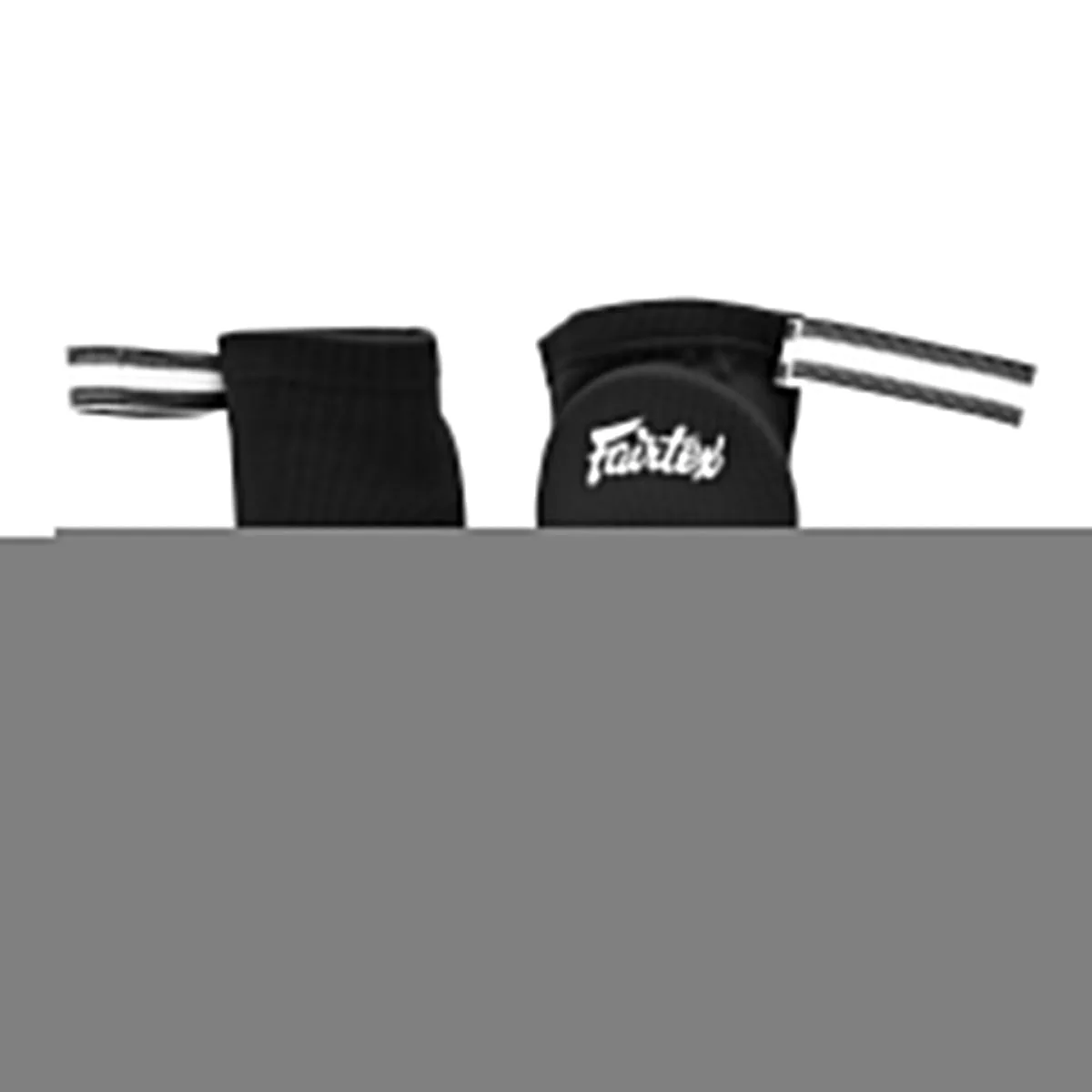 Черни еластични протектори за лакти Fairtex Elastic Elbow Pads EBE1, показани отблизо, с акцент върху подплатата и еластичната материя.