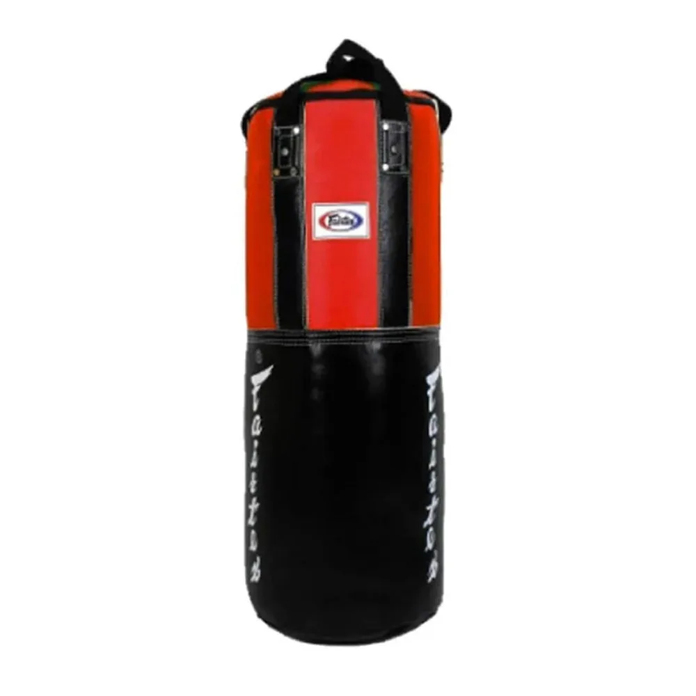 Fairtex HB3 Изключително голям боксов чувал в черно и червено, окачен и готов за тренировка