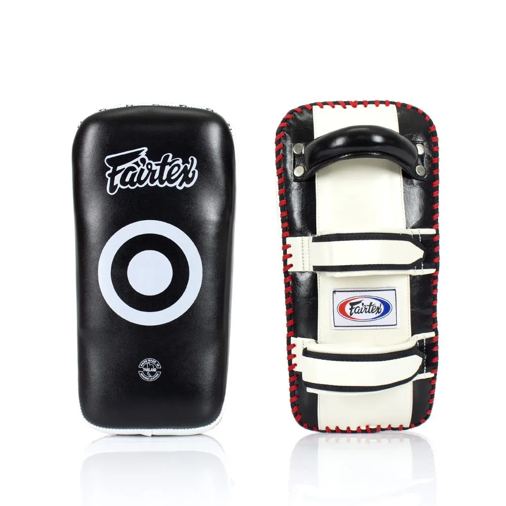 Fairtex KPLC4 дълги извити лапи за ритници в черно и бяло, показани отпред