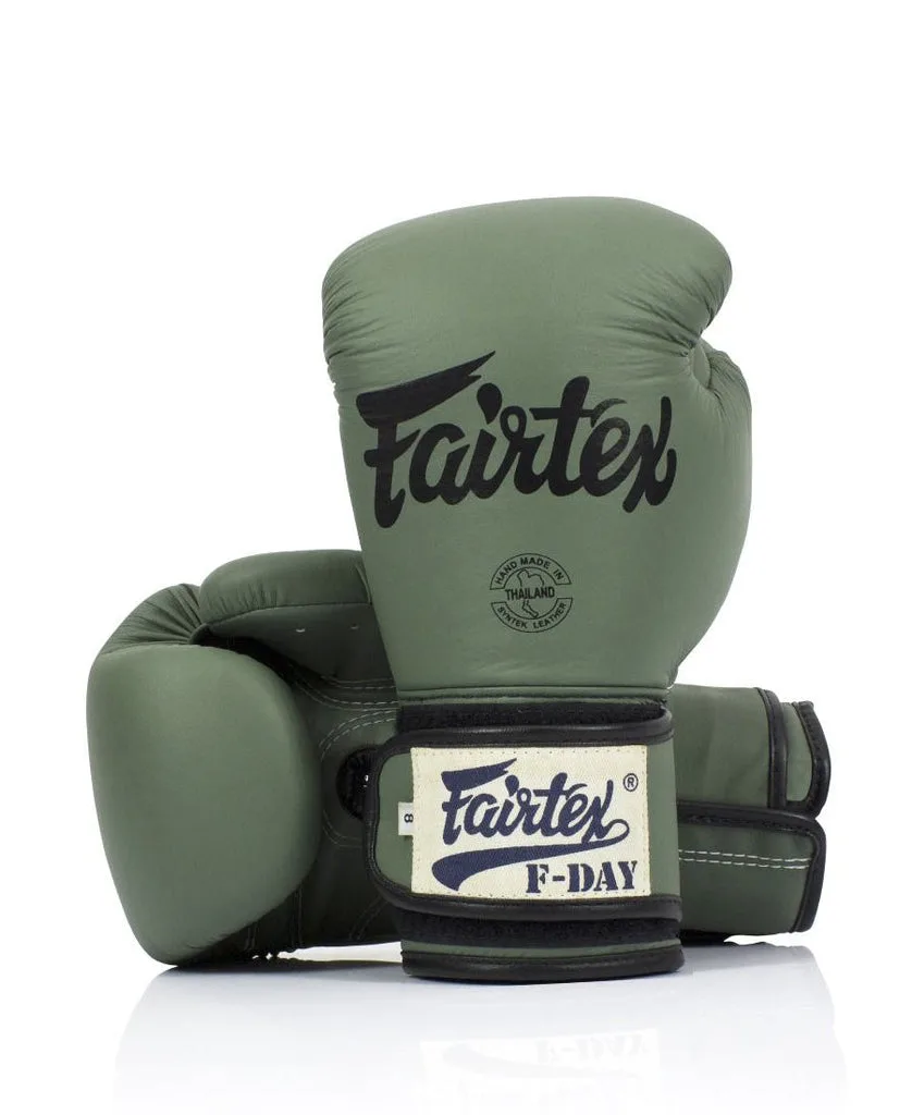 Боксови ръкавици Fairtex F-DAY BGV11 Pickle, военнозелени, с висулка 'dog tag' и лого на Fairtex.