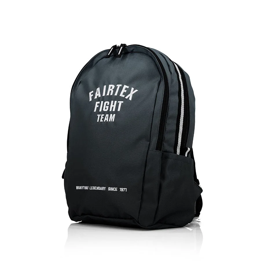 Сива раница Fairtex Fighter Backpack, изчистен дизайн, подходяща за спорт и ежедневие