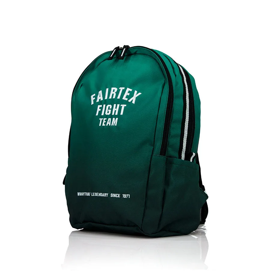Зелена раница Fairtex Fighter Backpack, показана отпред, с видими странични джобове и логото на Fairtex.