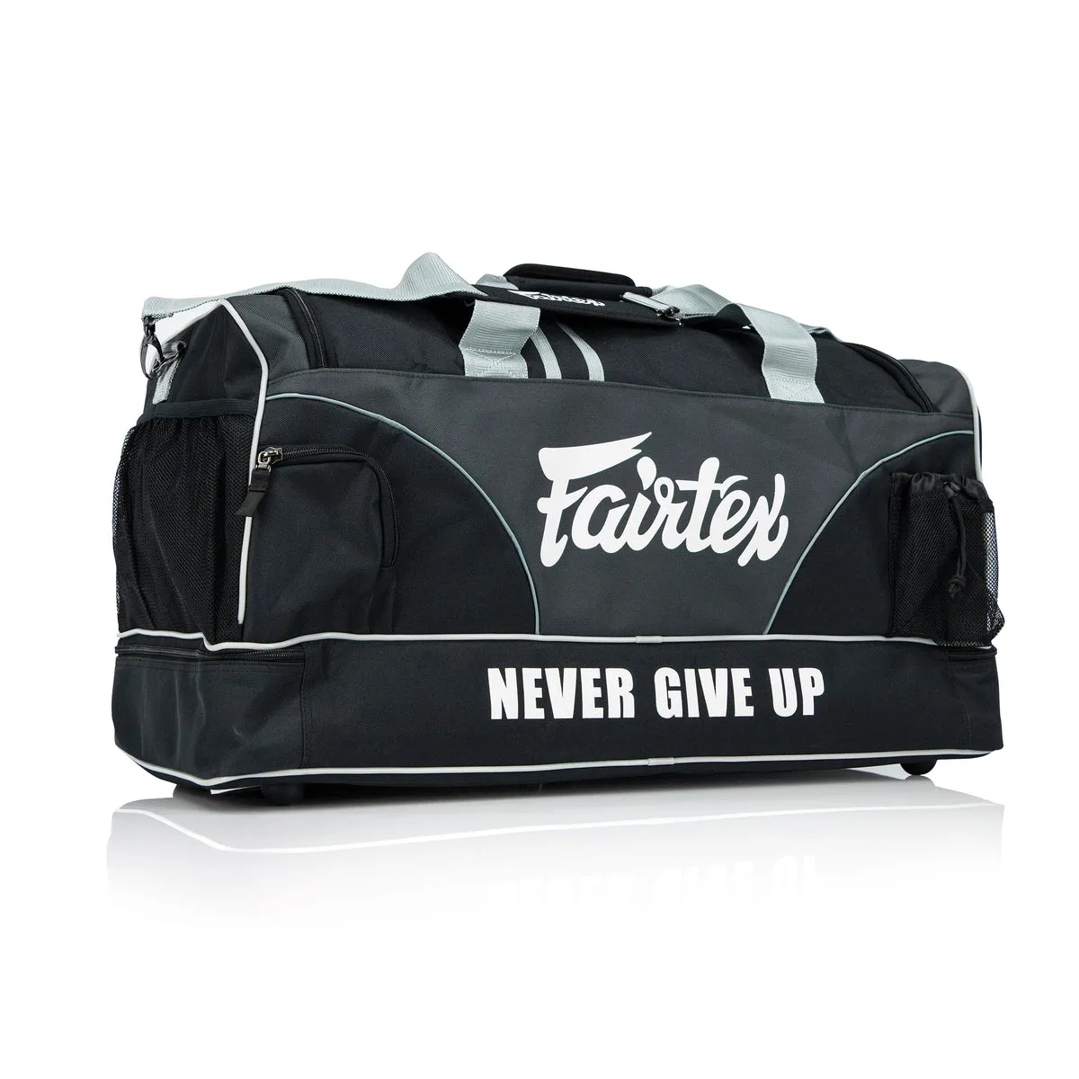 Fairtex Gym Bag в черно и сиво, позициониран за преглед на предната част, показващ логото на марката и двуцветния дизайн