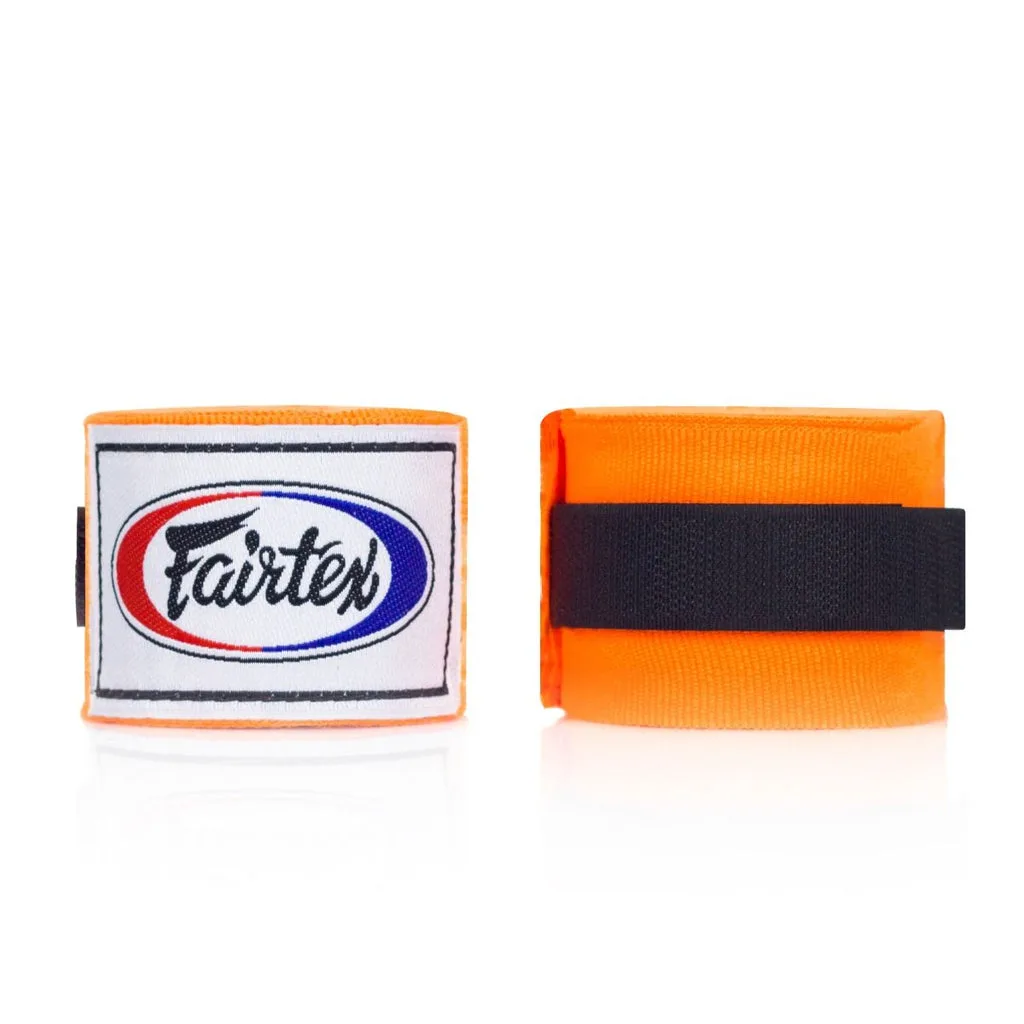 Оранжеви бинтове Fairtex HW2 за ръце, навити на руло, на бял фон
