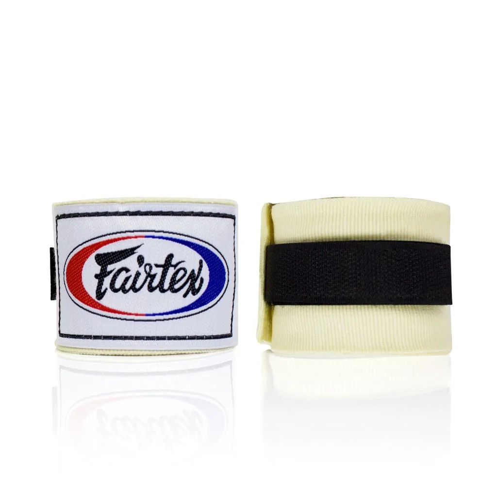 Бели бинтове Fairtex HW2 за ръце, сгънати и подредени, показващи логото на Fairtex и текстурата на материала.