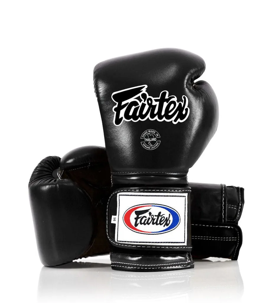 Fairtex BGV9 Heavy Hitter's Mexican Style боксови ръкавици в черен цвят, показани отпред