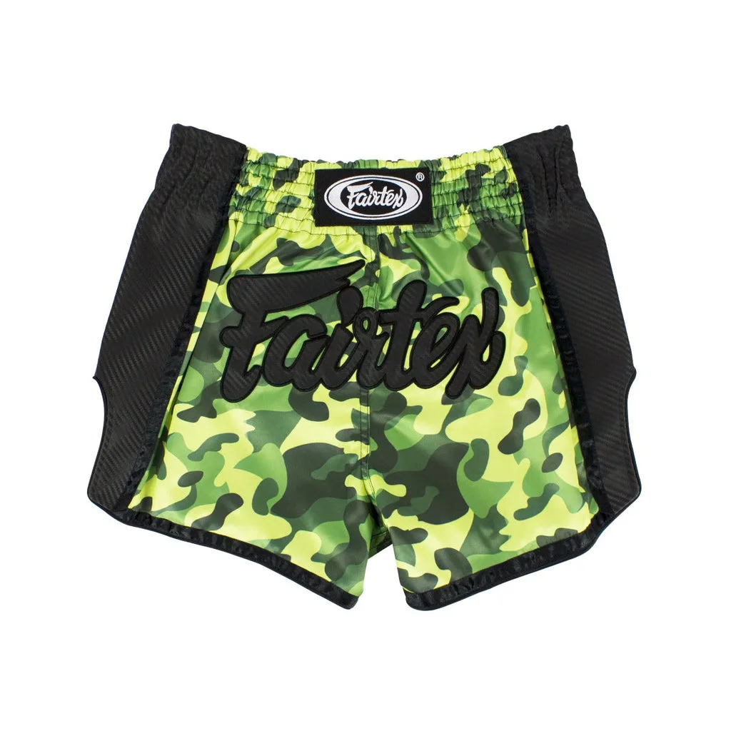Fairtex Kickboxing Shorts Green Camo BS1710 в зелен камуфлаж, изработени от сатен, с черни кантове и еластичен колан.