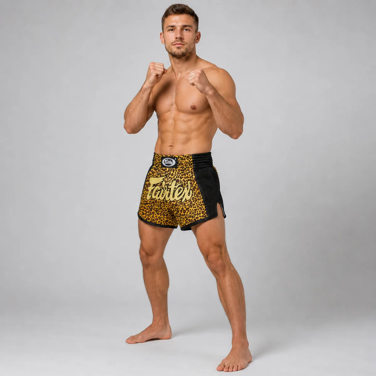 Fairtex BS1709 Gold шорти за муай тай, страничен изглед, показващ цепката за движение