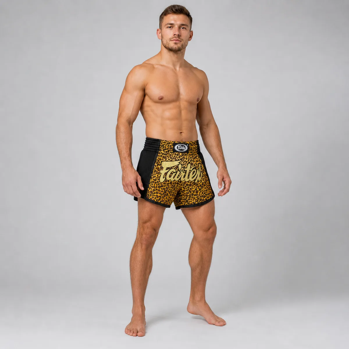 Текстура на сатена и качество на шева на Fairtex BS1709 Gold шорти
