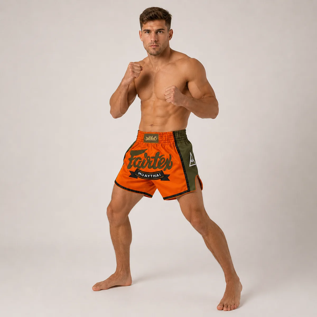 Детайлен изглед на ластичния колан на оранжеви шорти Fairtex BS1705