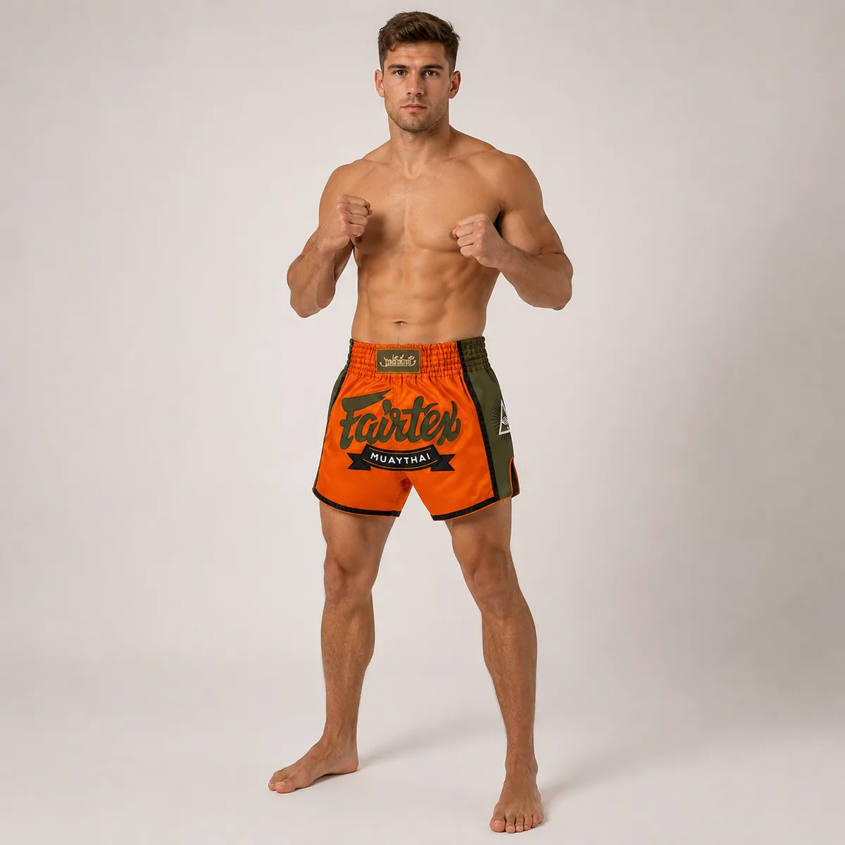Текстура на сатена и шевове на оранжеви шорти Fairtex BS1705