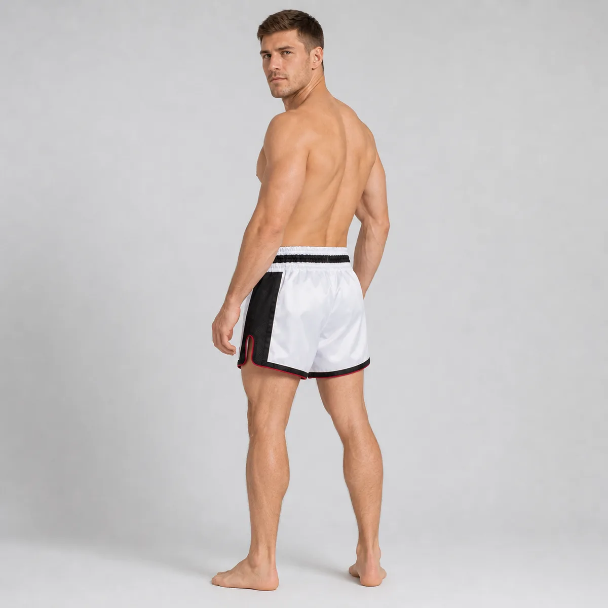 Текстура на материята и шевове на бели Fairtex шорти за кикбокс