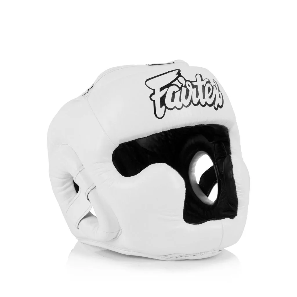 Бял детски протектор за глава Fairtex HGK15, показан отпред, с ясно видими зони на подплата и отворен дизайн за видимост.