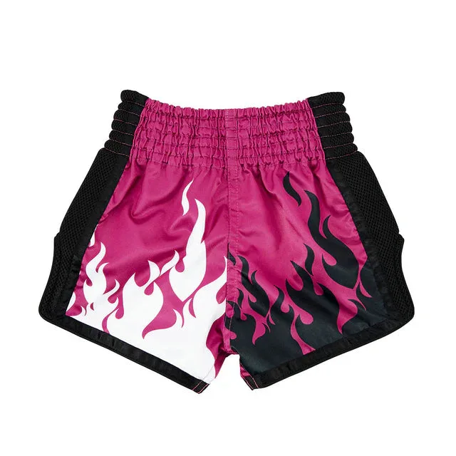 Страничен изглед на детски шорти Fairtex Eternal Flame Pink/Black, демонстриращ високите странични цепки за свобода на движение.