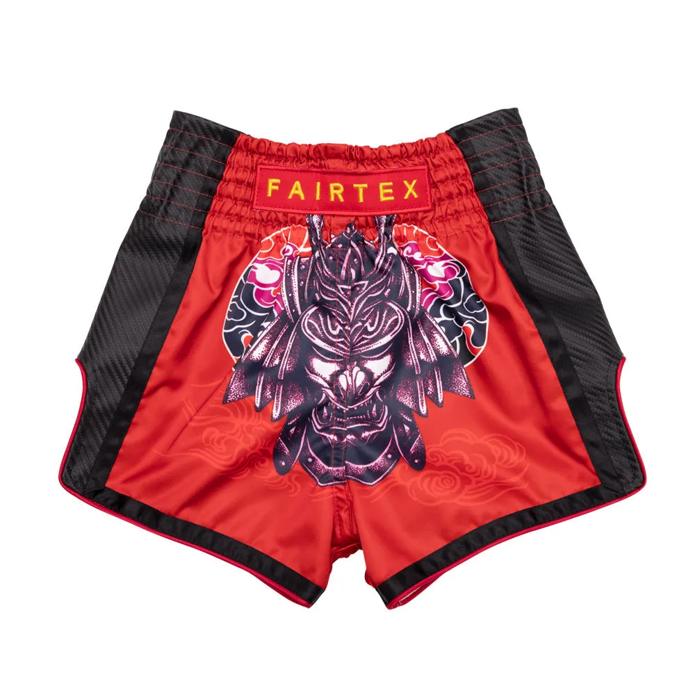 Детски шорти за муай тай Fairtex Silent Warrior BSK2108 в червен цвят, с графика на воин и високи цепки, преден изглед.