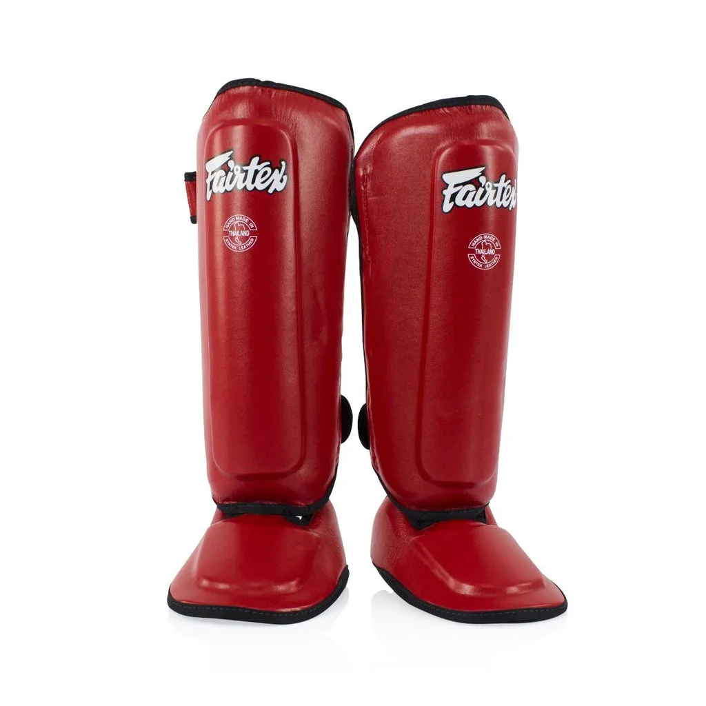 Червени детски протектори за крака Fairtex Kids Shin Guards SPK9, показани отпред