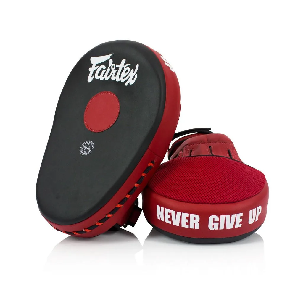 Черно-червени фокус лапи Fairtex Maximized Focus Mitts FMV13, показани отпред