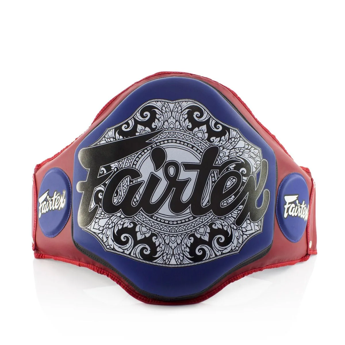 Коремен протектор Fairtex Microfiber Belly Pad BPV3 в червено и синьо, изобразен отпред, показвайки подсилената предна част и широките презрамки за кръста.