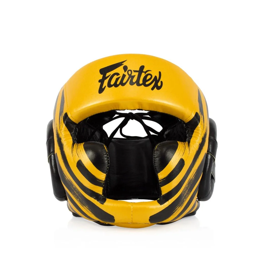 Fairtex Microfiber Headguard HG16-M2 - Gold – страничен изглед, подчертаващ щампования дизайн и протектора за ухо.