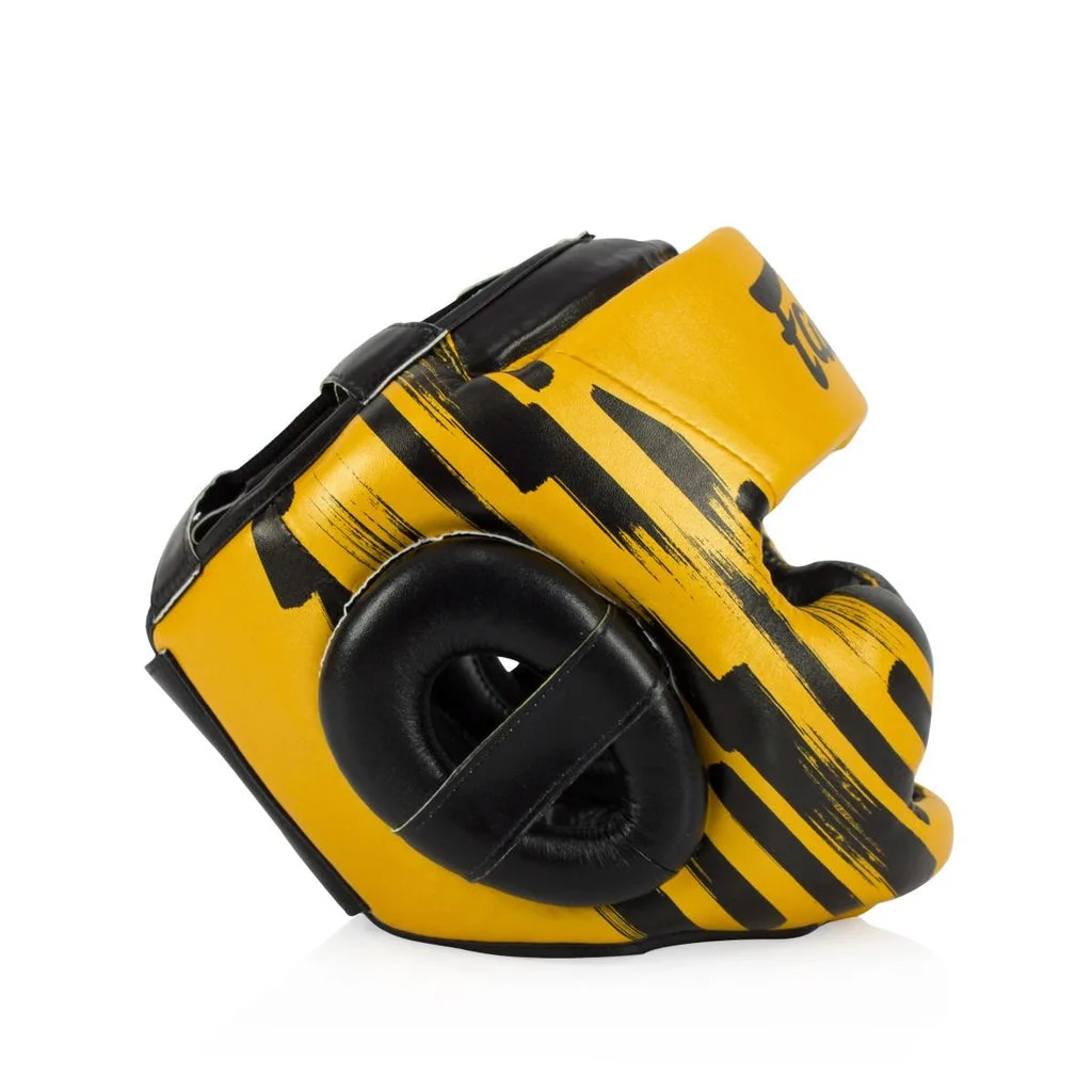 Fairtex Microfiber Headguard HG16-M2 - Gold – детайлен изглед на подплатата и закопчаването, показващ качеството на изработка.