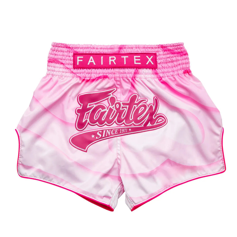 Fairtex Muay Thai Шорти ALMA Faded Pink BS1914 в нежен розов цвят, с голямо лого на Fairtex отпред, поставени на бял фон