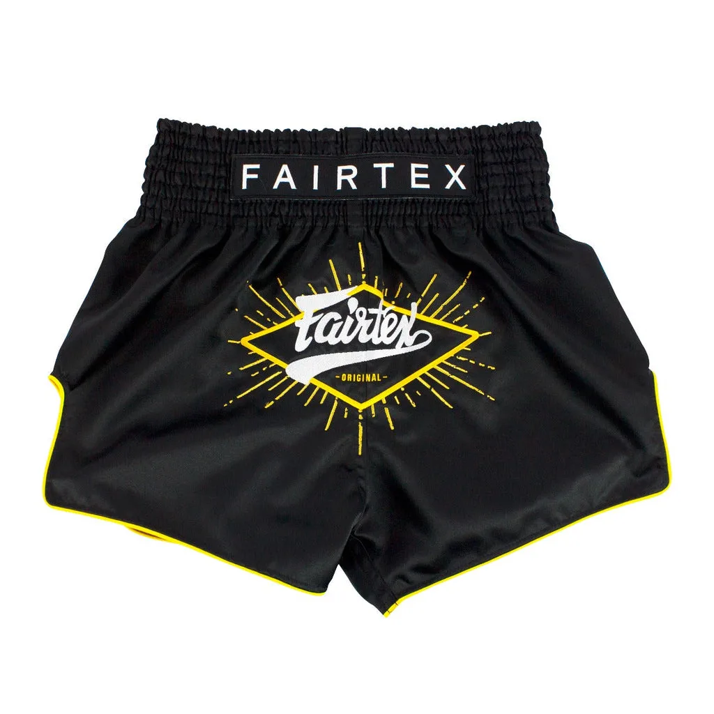 Черни Fairtex Muay Thai шорти Focus BS1903, изработени от микро сатен, с логото на Fairtex.