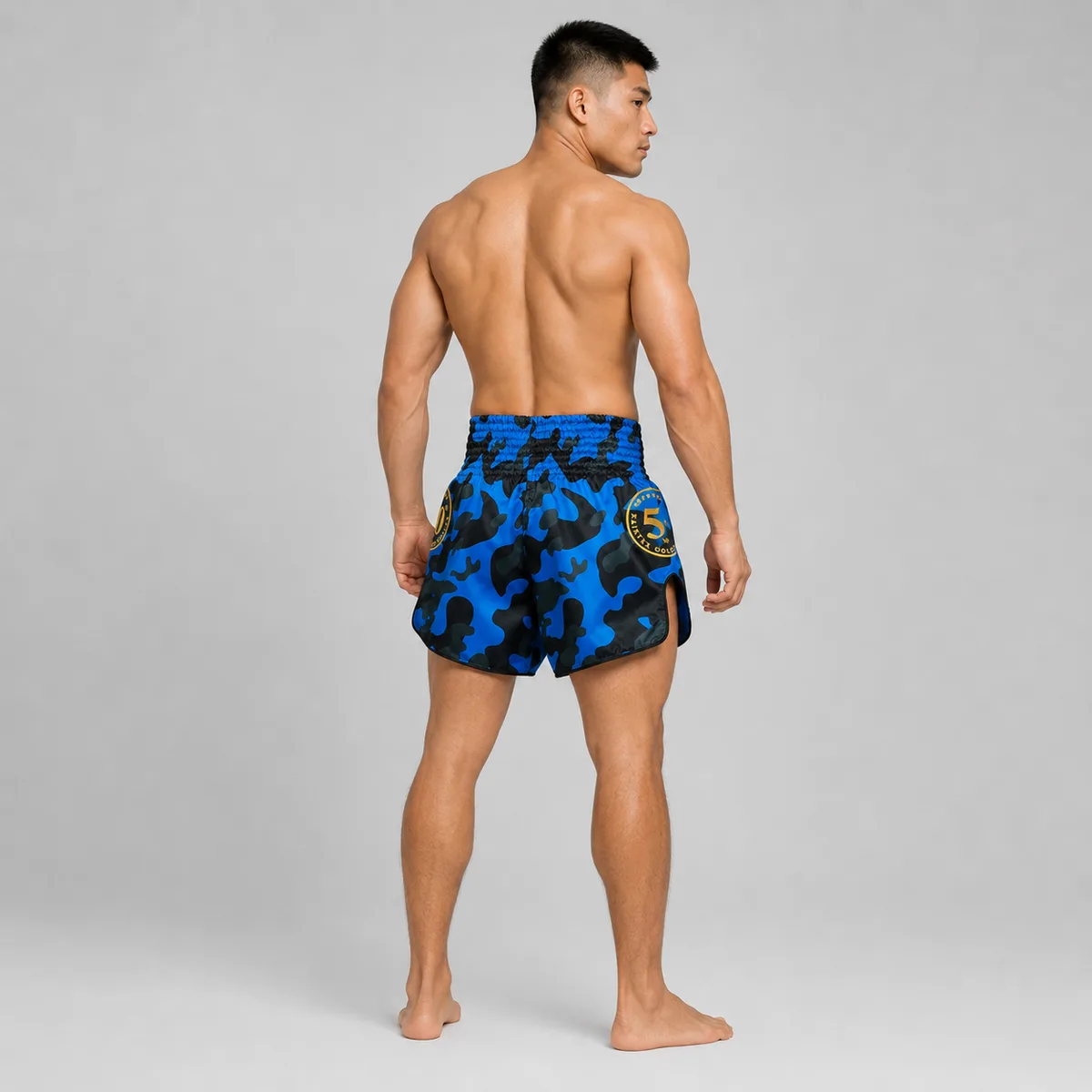 Сини Fairtex Муай Тай шорти, сгънати, показващи логото на Fairtex