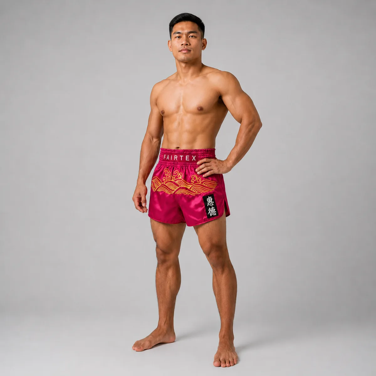 Заден изглед на червените шорти за муай тай Fairtex Golden River BS1910, показващ логото на Fairtex