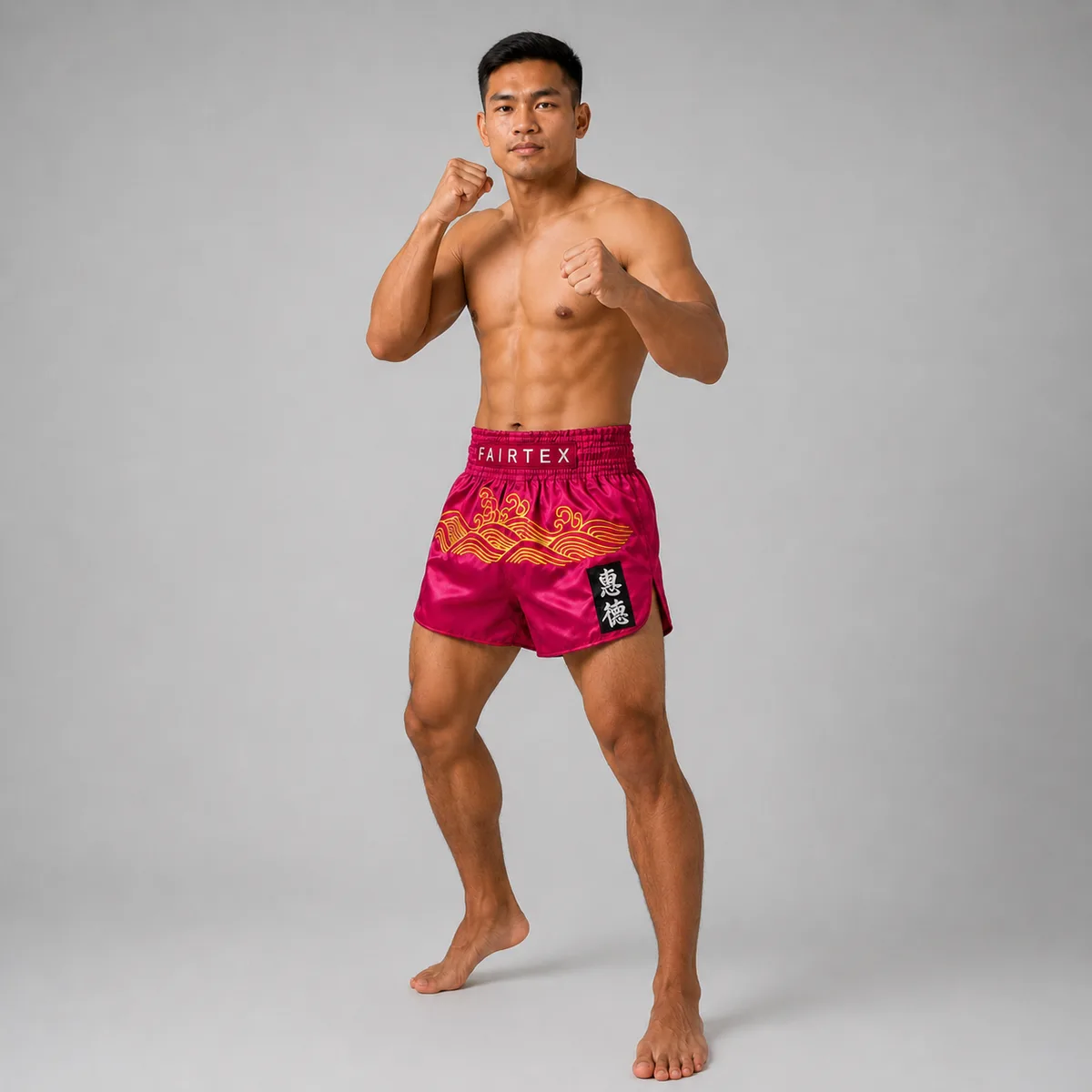 Изглед отстрани на червените шорти Fairtex Golden River BS1910, демонстриращ кройката за свобода на движение