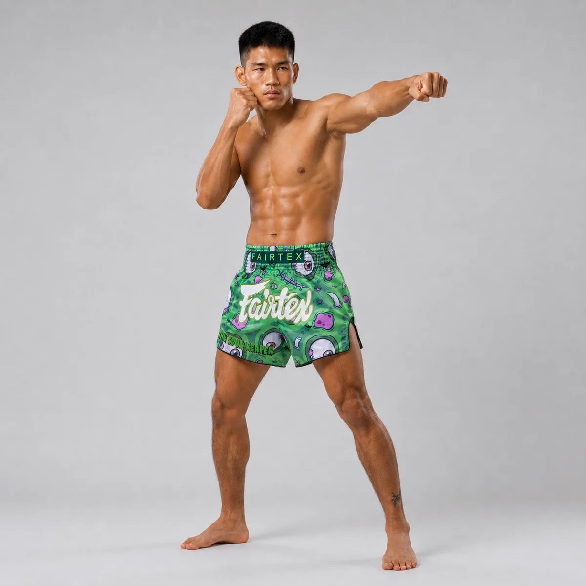 Fairtex Muay Thai шорти Soul Reaper – близък план на ластичния колан с логото на Fairtex