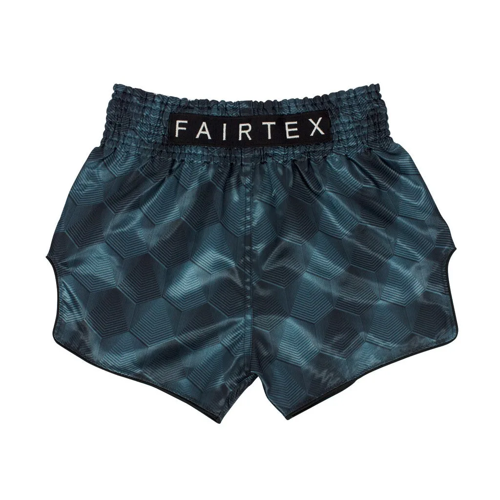 Fairtex Muay Thai Шорти Stealth Gray BS1902 в сив цвят, с логото на Fairtex, показани на бял фон