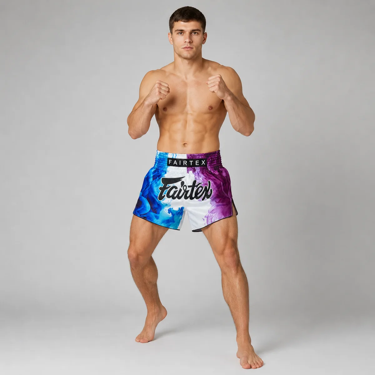 Заден изглед на Fairtex Muay Thai шорти White Tech House с детайли на дизайна.