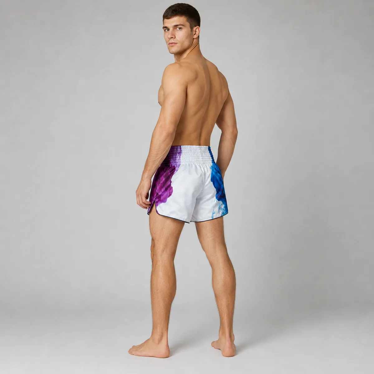 Изглед на Fairtex Muay Thai шорти White Tech House в цял размер, демонстриращ цялостния дизайн.