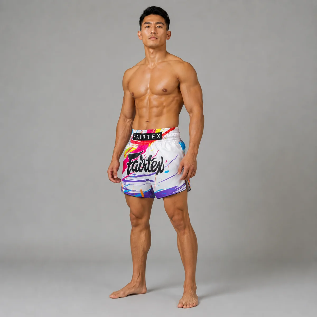 Шорти за муай тай Fairtex в бял цвят, с акцент върху еластичния колан