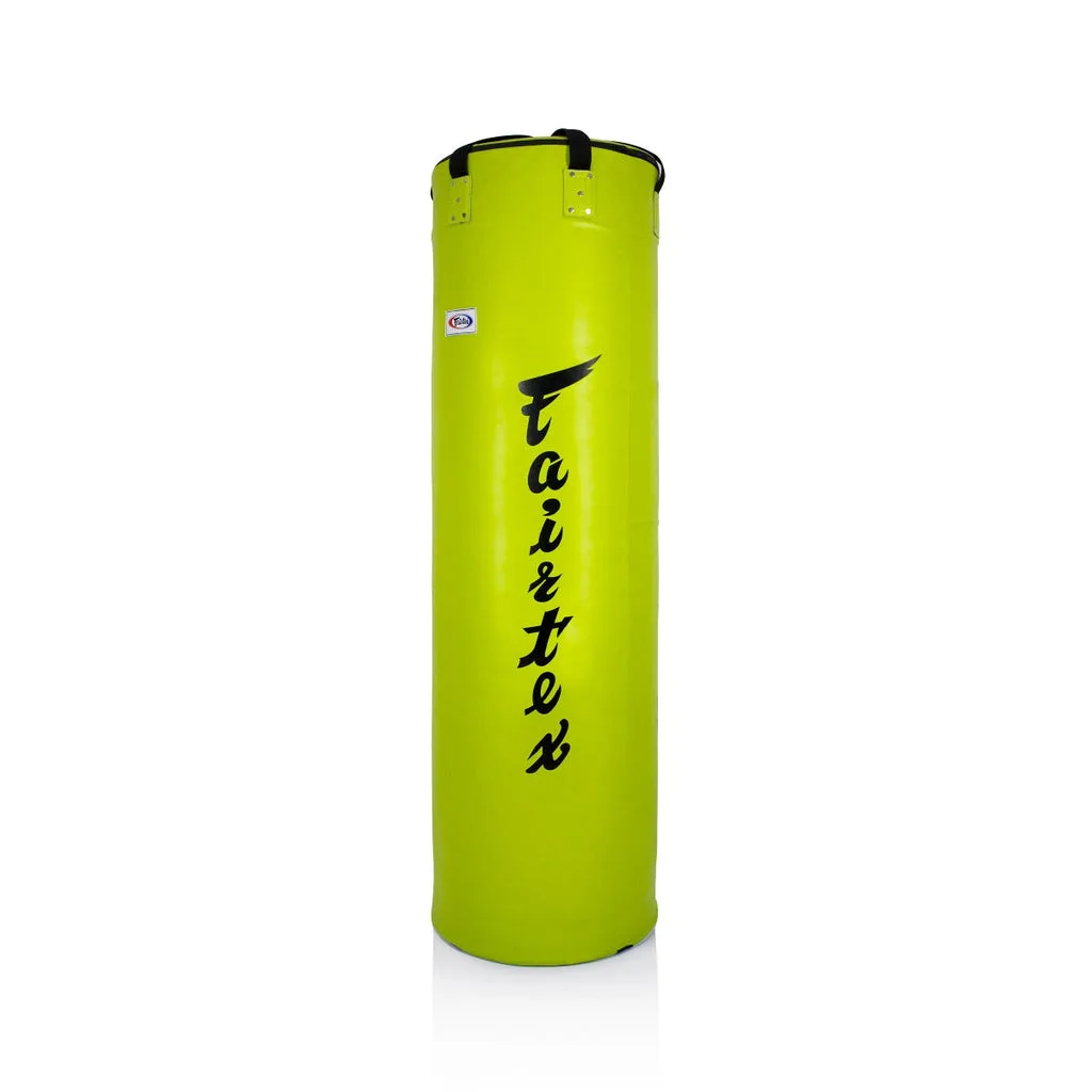 Зелен боксов чувал Fairtex Pole Bag 7FT HB7, окачен за тренировка