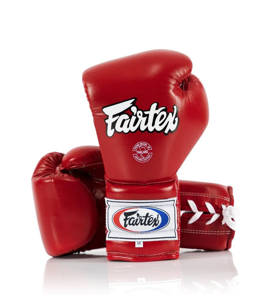Боксови ръкавици Fairtex BGL7 Red в близък план, показващи червения цвят и логото на Fairtex.