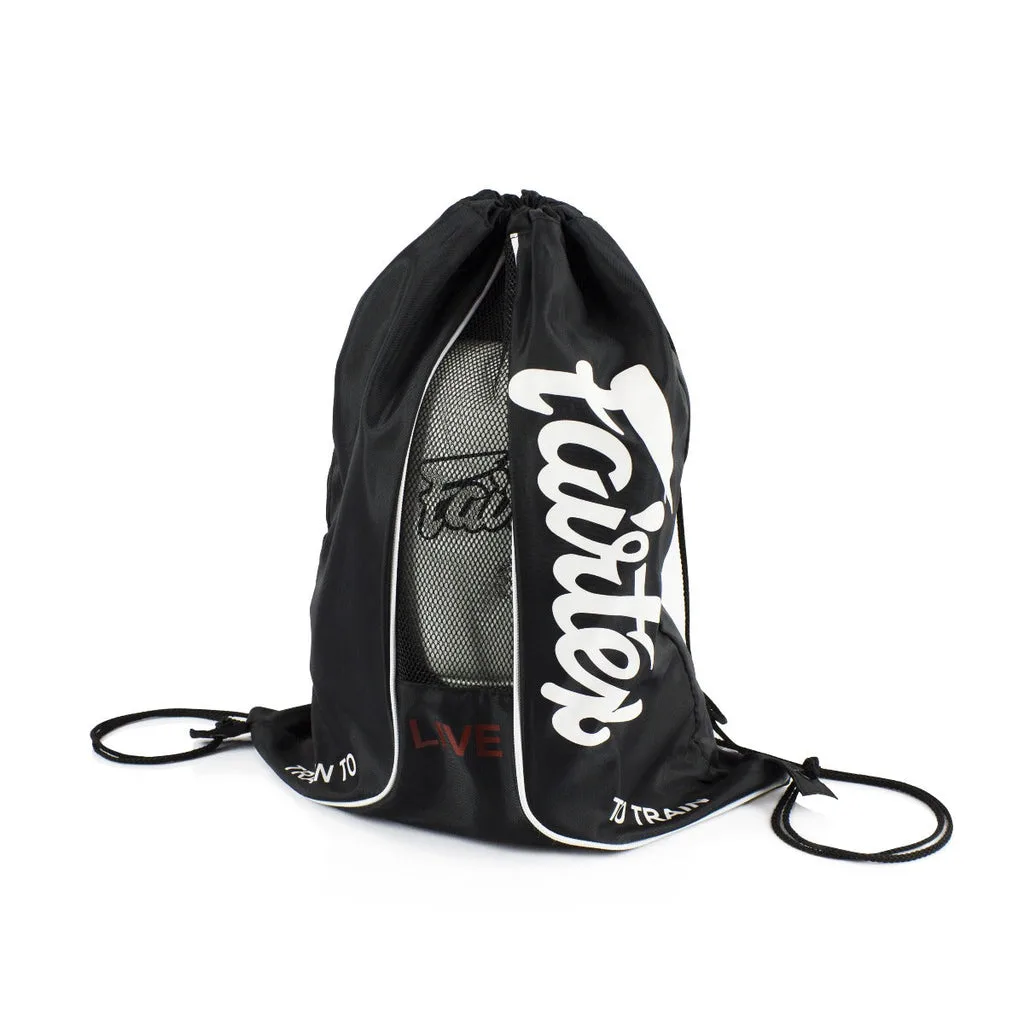 Fairtex Sack Bag в черен цвят, представен в сгънат вид, готов за употреба, с логото на Fairtex ясно видимо.