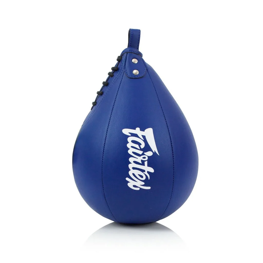 Синя скоростна топка Fairtex SB1 с диаметър 5 инча, стояща пред бял фон