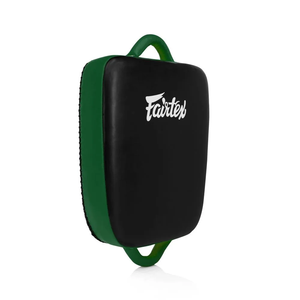 Fairtex Suitcase Lite Kick Pad LKP5 в черно-зелен цвят, готов за тренировка по бойни спортове