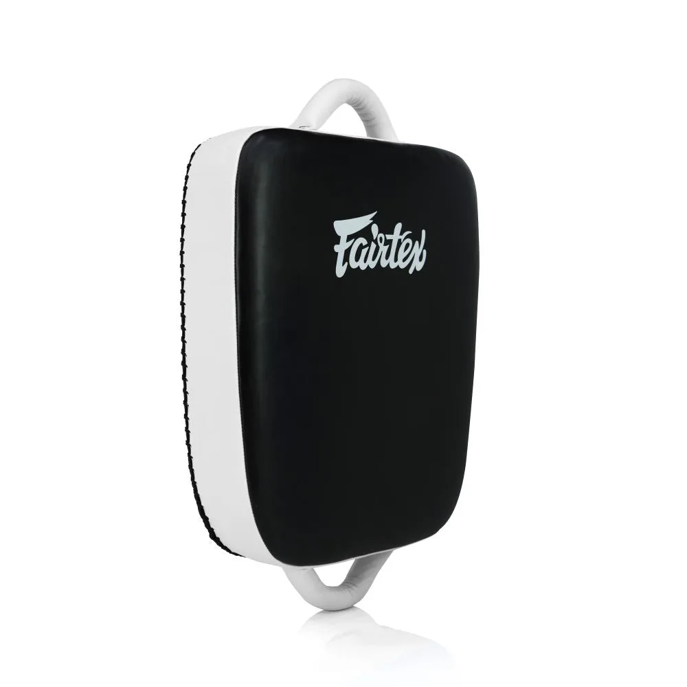 Fairtex Suitcase Lite Kick Pad LKP5 в черно и бяло, изобразен отпред