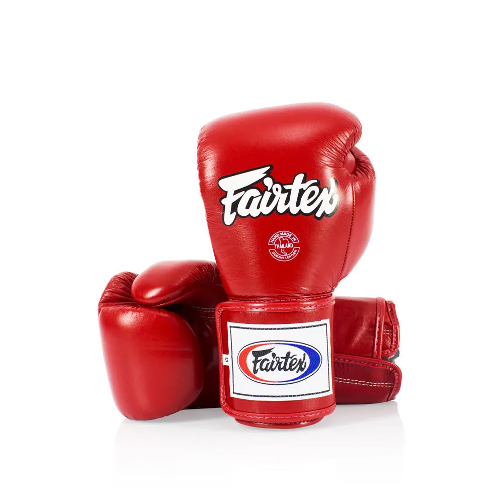 Fairtex Super Sparring Gloves BGV5 - Locked Thumb в ярко червен цвят, с логото на Fairtex на маншета и извита форма на палеца.